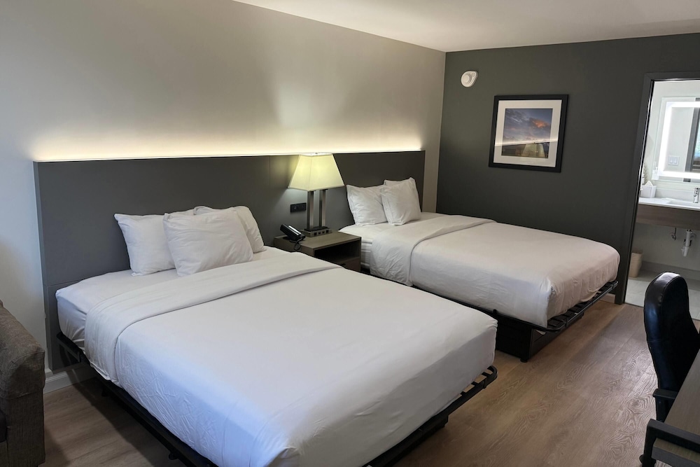 Room, 2 Queen Beds, Non Smoking photo 2