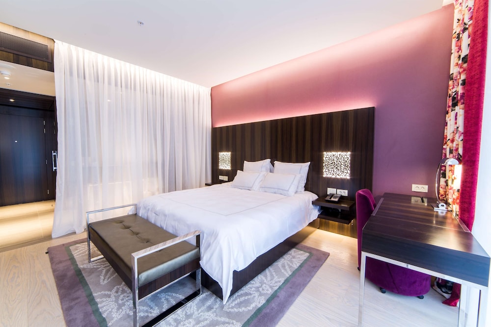 Room, 1 King Bed, Sea View (Swiss Advantage)