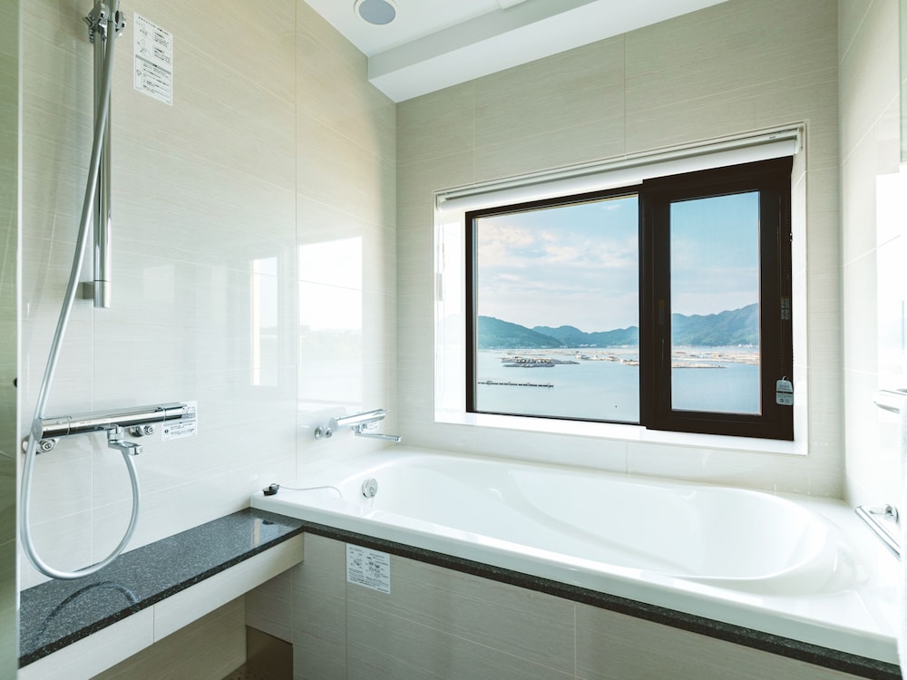 Executive Twin Room, Non Smoking, Private Bathroom (with Balcony) photo 3
