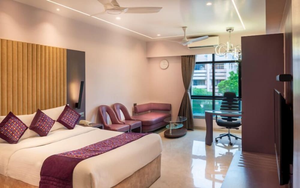 Classic Suite, City View