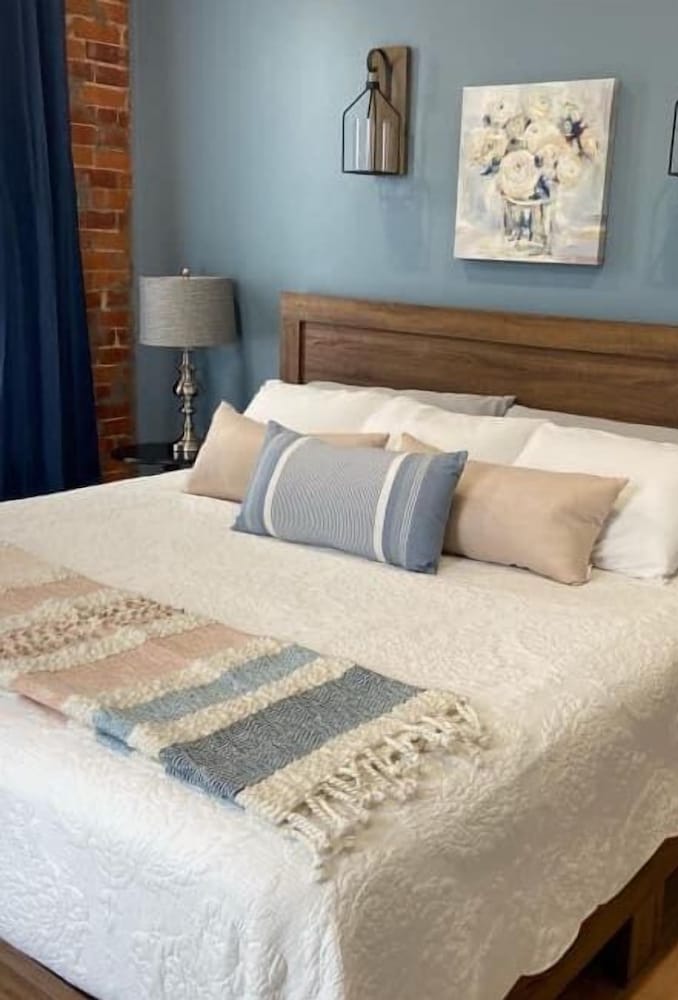 Suite 5 photo 1
