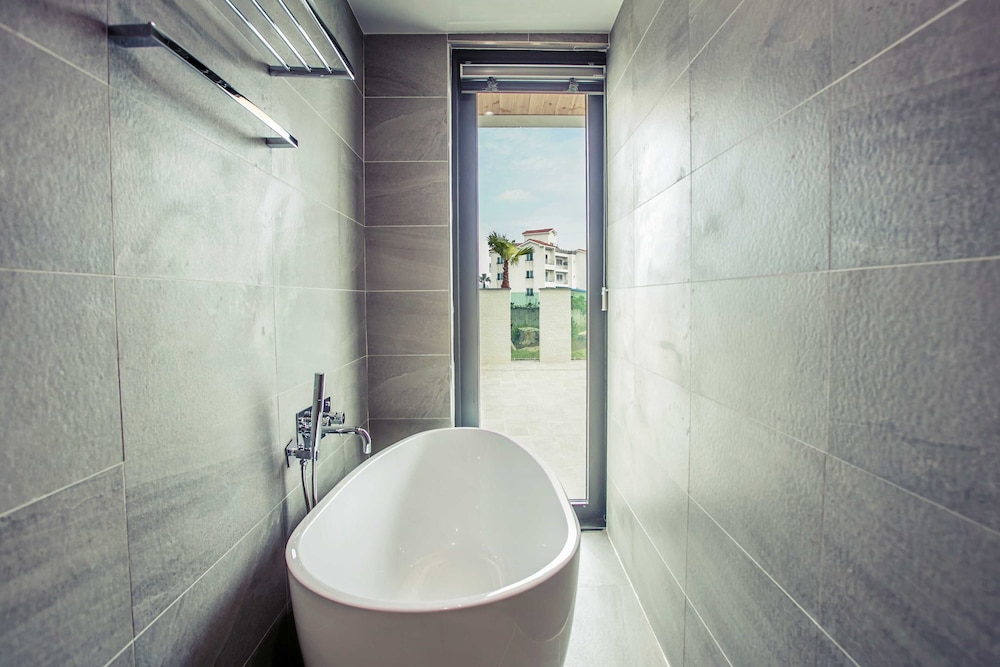 Pool Villa - With Pool Access photo 3