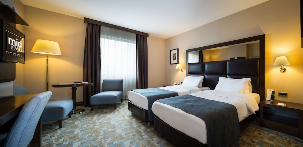Standard Double Room, City View thumbnail 5