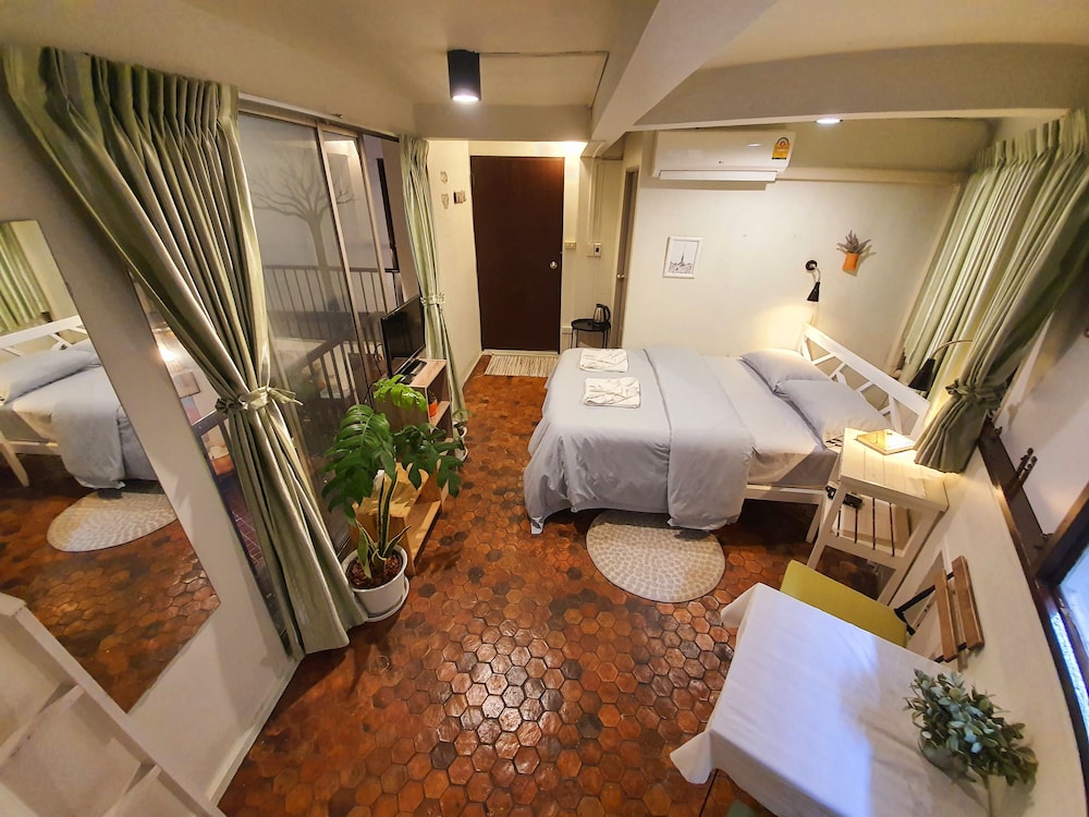 Deluxe Double Room, 1 Queen Bed, Private Bathroom photo 1