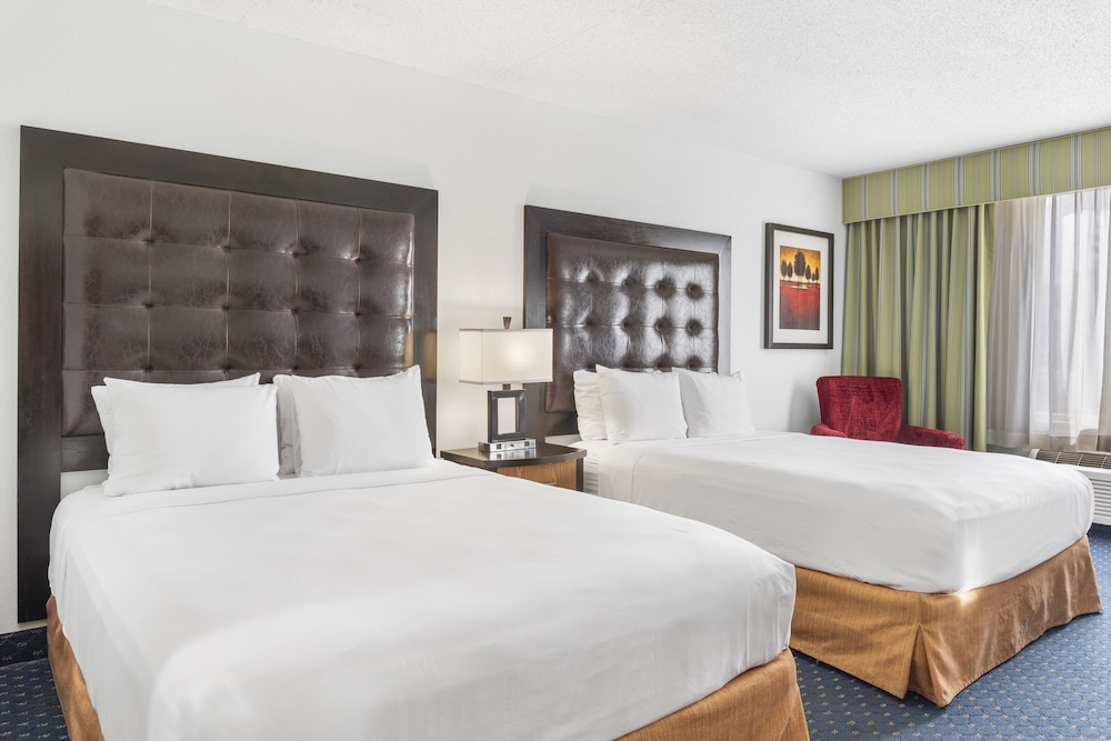 Updated Double Queen Room photo 2