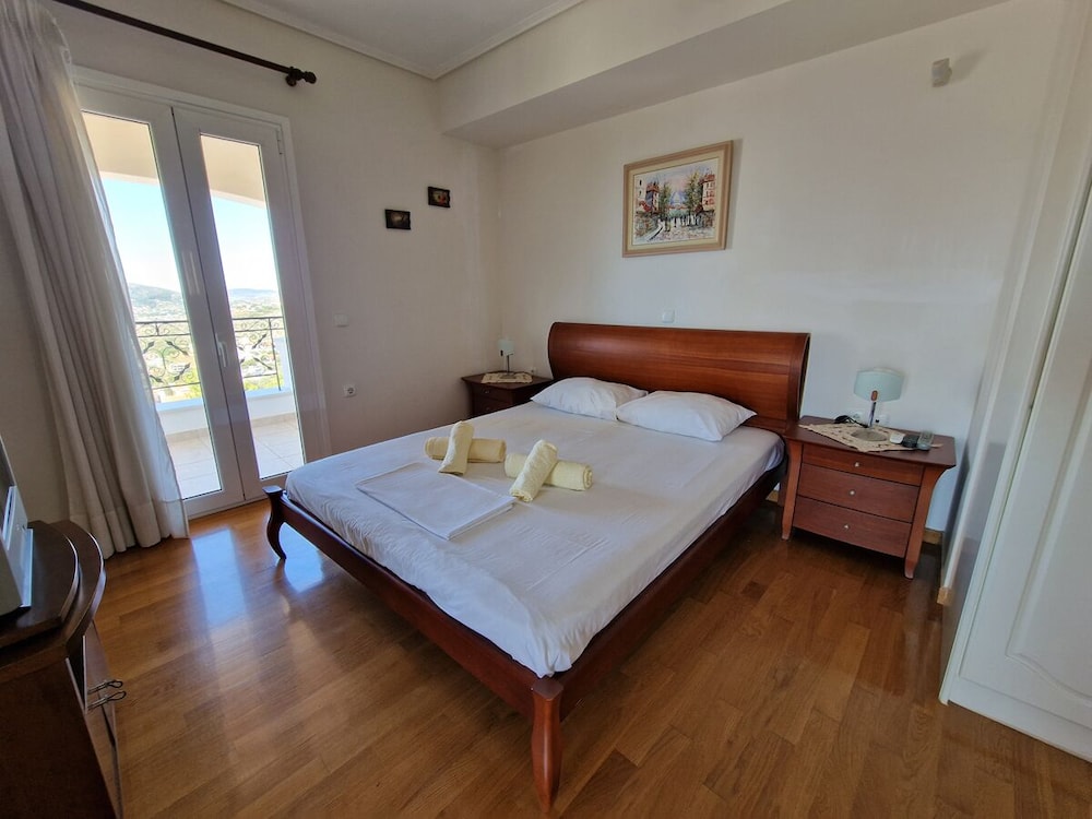 Villa, 4 Bedrooms, Balcony, Garden View photo 2