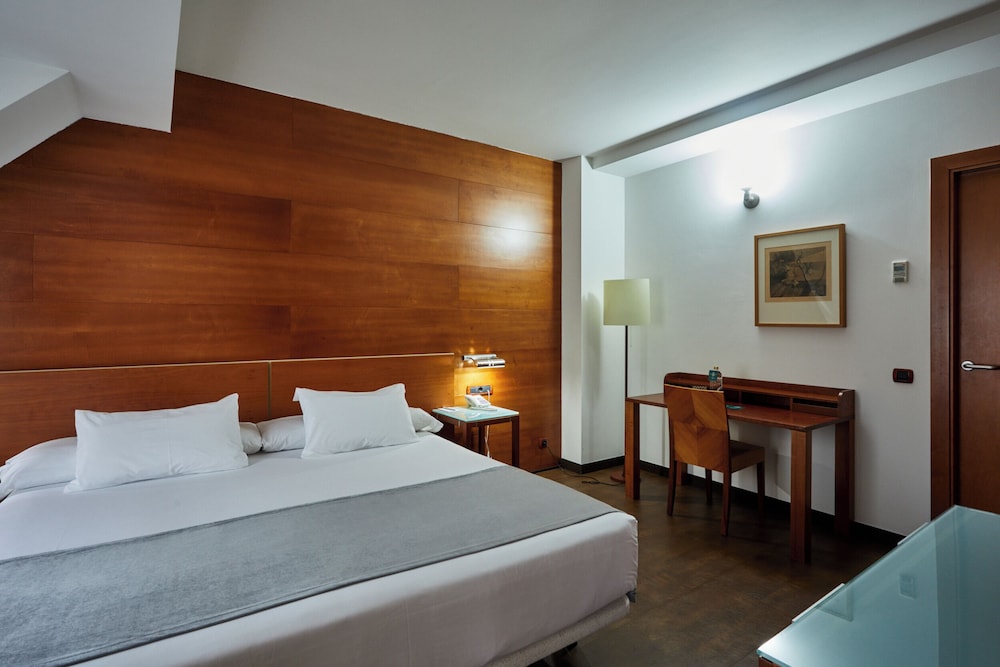 Junior Suite, Balcony (1 Adult) - Photo 14