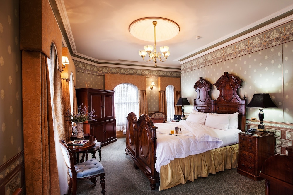 Royal Room, 1 King Bed photo 2