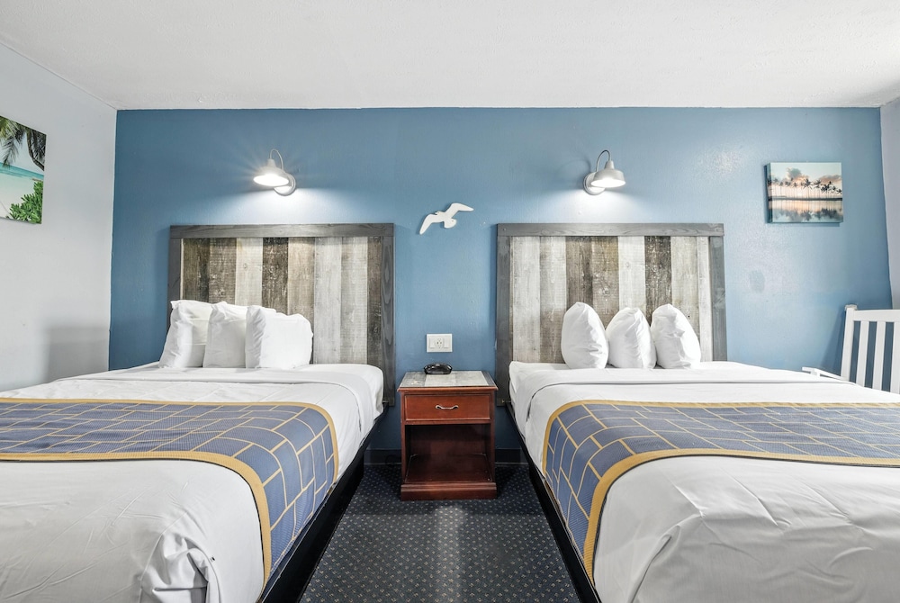 Room, 2 Queen Beds, Non Smoking - Photo 1