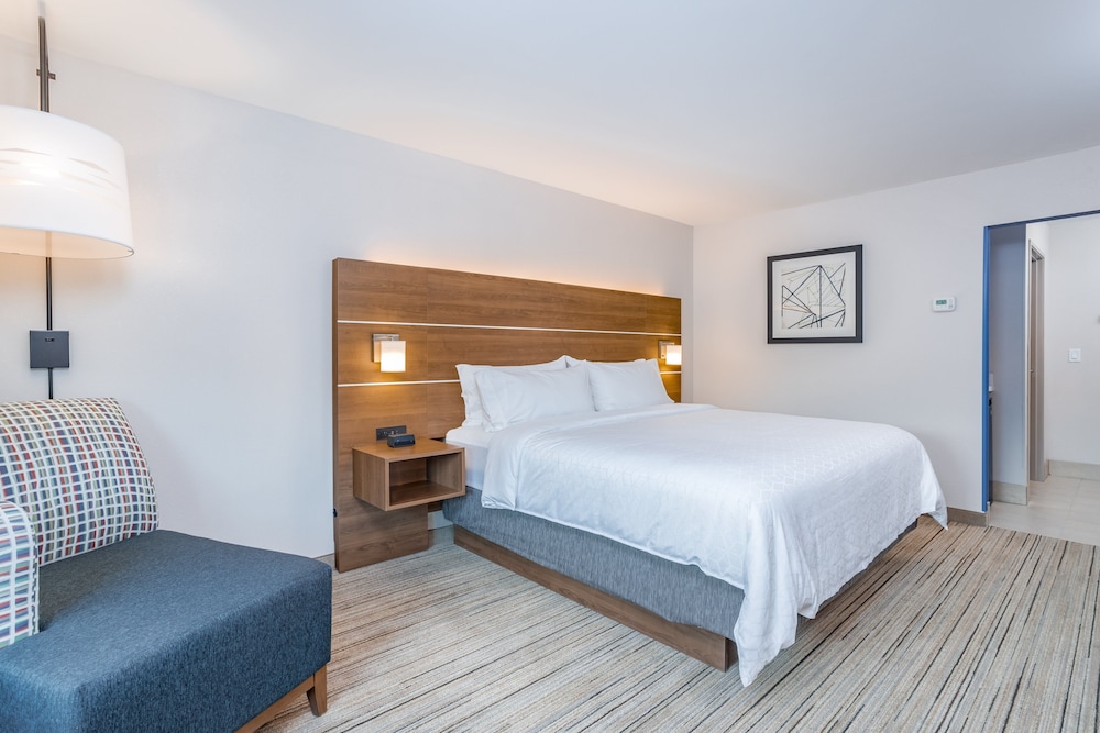 Standard Room, 1 King Bed - Photo 2