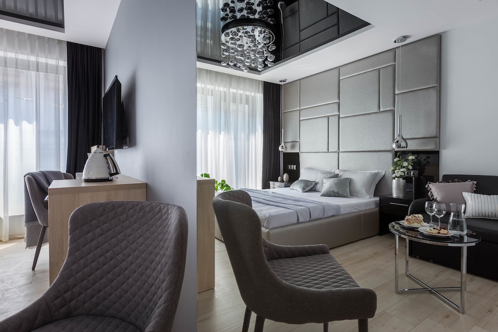 Romantic Double Room, 1 Queen Bed, Refrigerator photo 3