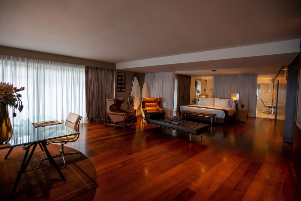 Deluxe Suite, 1 King Bed, Oceanfront