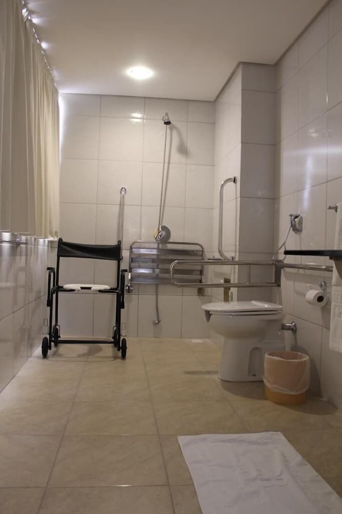 Deluxe Room, Accessible - Photo 2