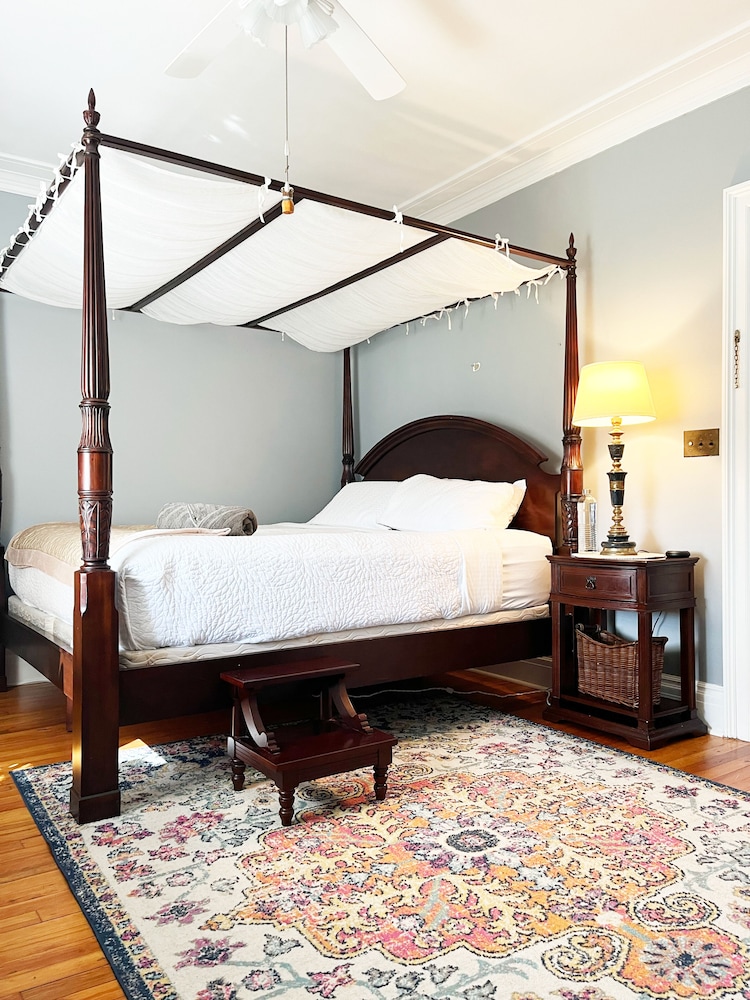 Luxury King Suite, Queen B photo 1