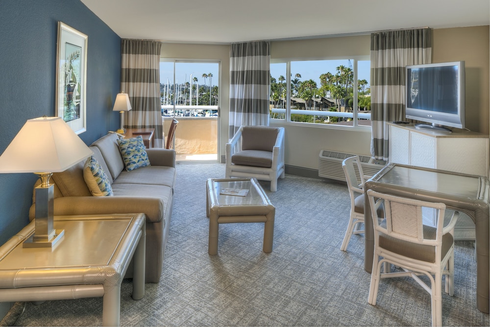Suite, 1 King Bed with Sofa bed, Refrigerator & Microwave, Bay View photo 3