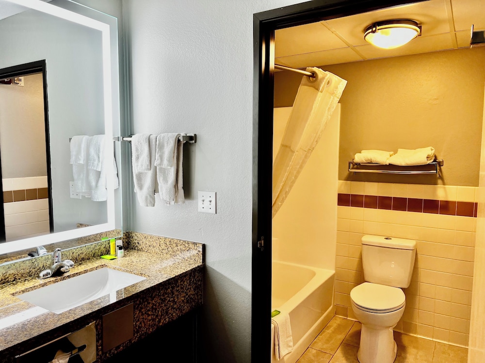 Room, 2 Queen Beds,Handicap Accessible, Non Smoking (210000205) - Photo 6