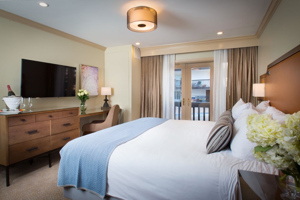 Deluxe Room, 1 King Bed - Photo 2