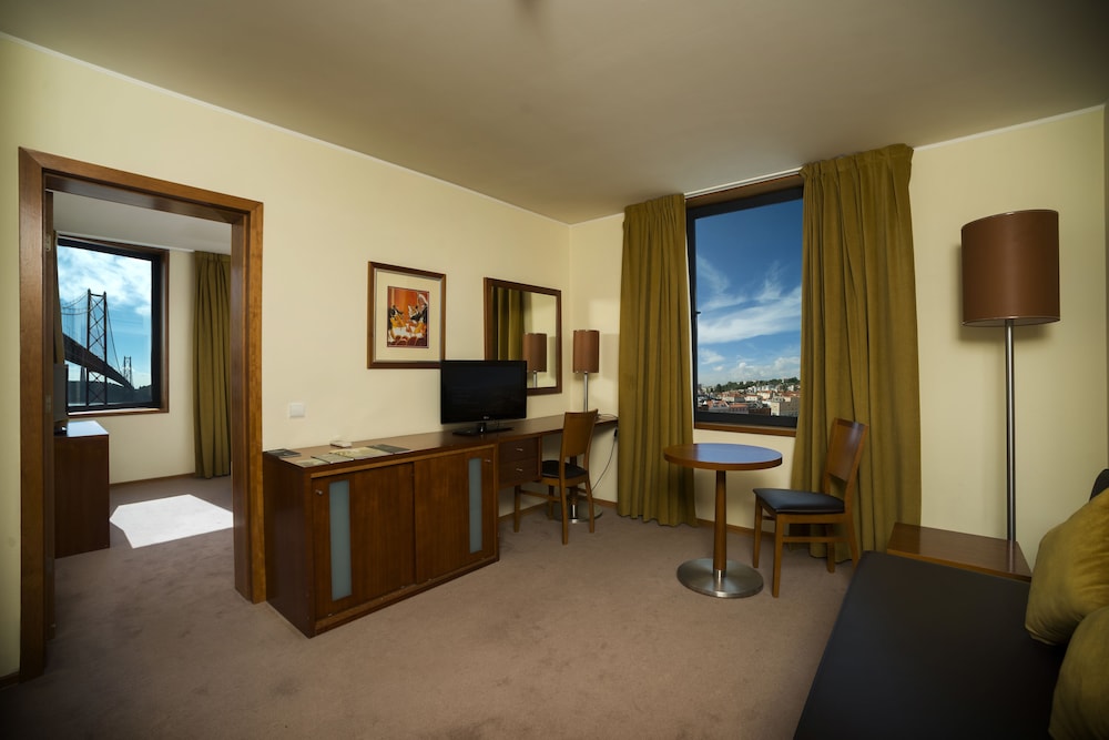 Family Suite (2 Adults + 2 Children) photo 1