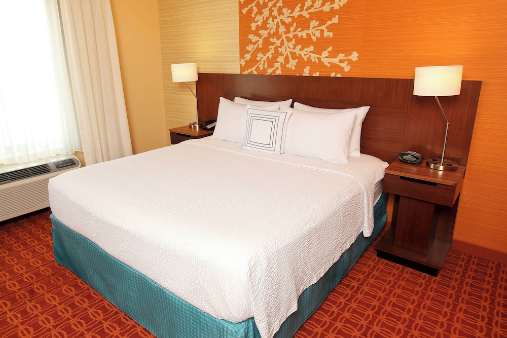 Room, 1 King Bed (Mobility/Hearing Access, Roll-In Shwr)