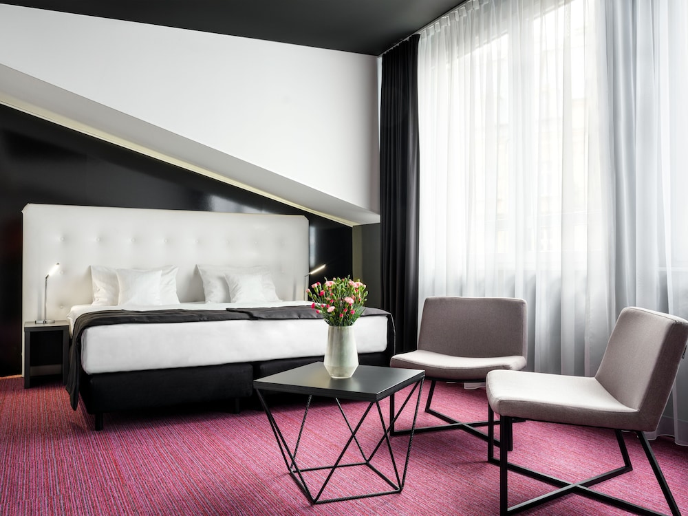 Superior Room, 2 Twin Beds, Non Smoking, Refrigerator - Photo 12