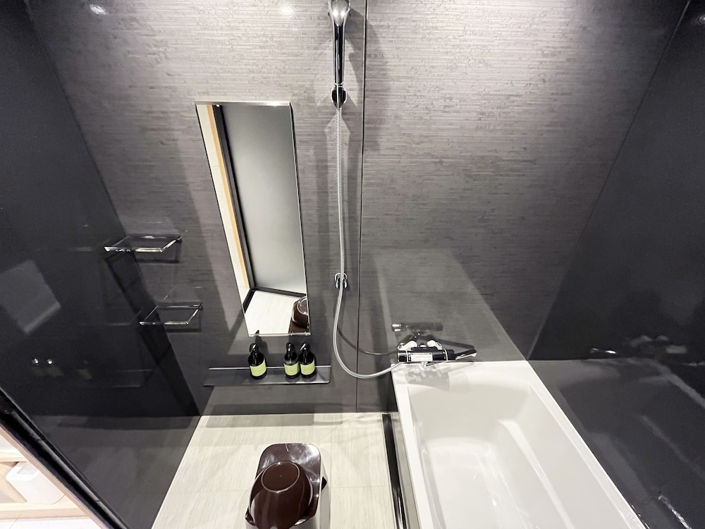 Premium Double or Twin Room - Photo 6