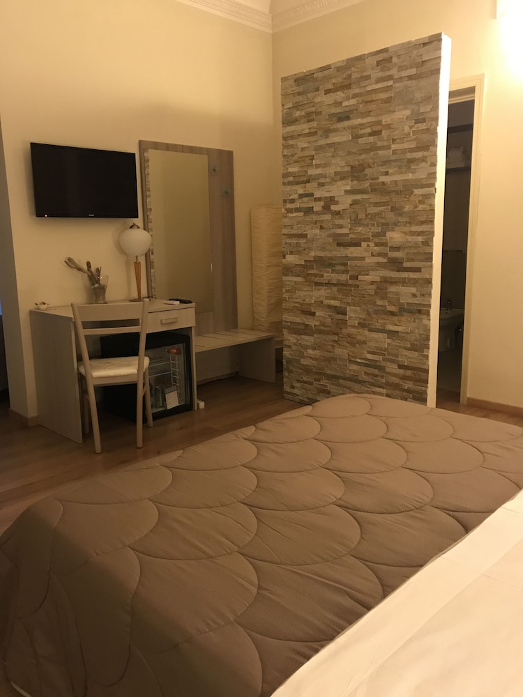 Double Room - Photo 10