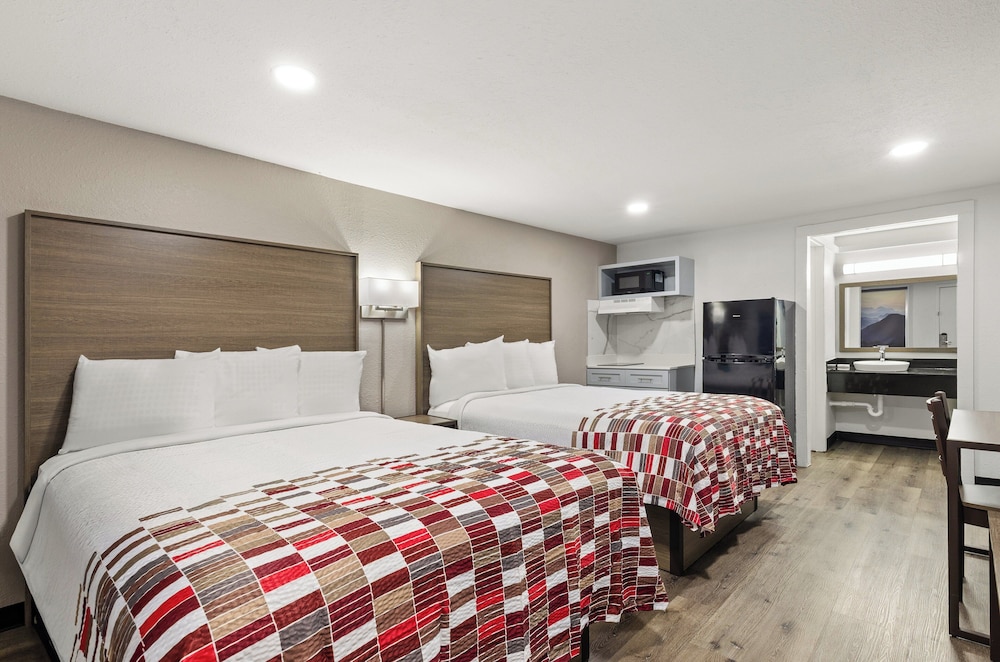 Deluxe Room, 2 Queen Beds, Smoking, Kitchenette photo 1