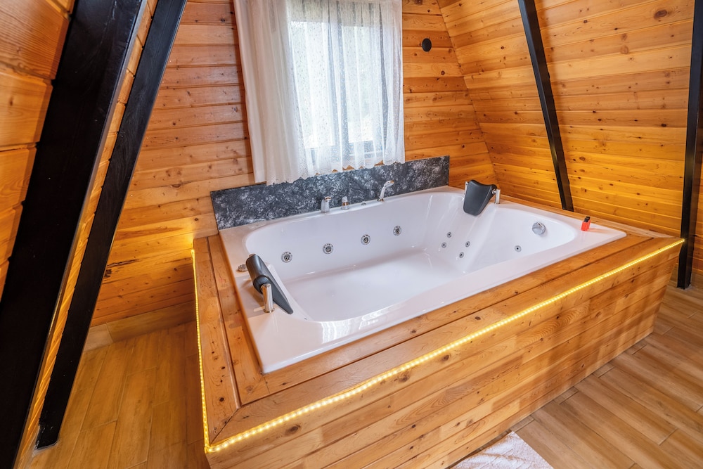 Deluxe Bungalow - Photo 22