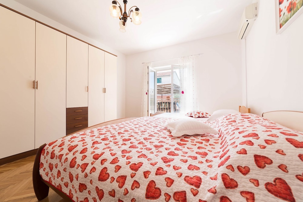 Apartment (Goge - modern - A1(6))