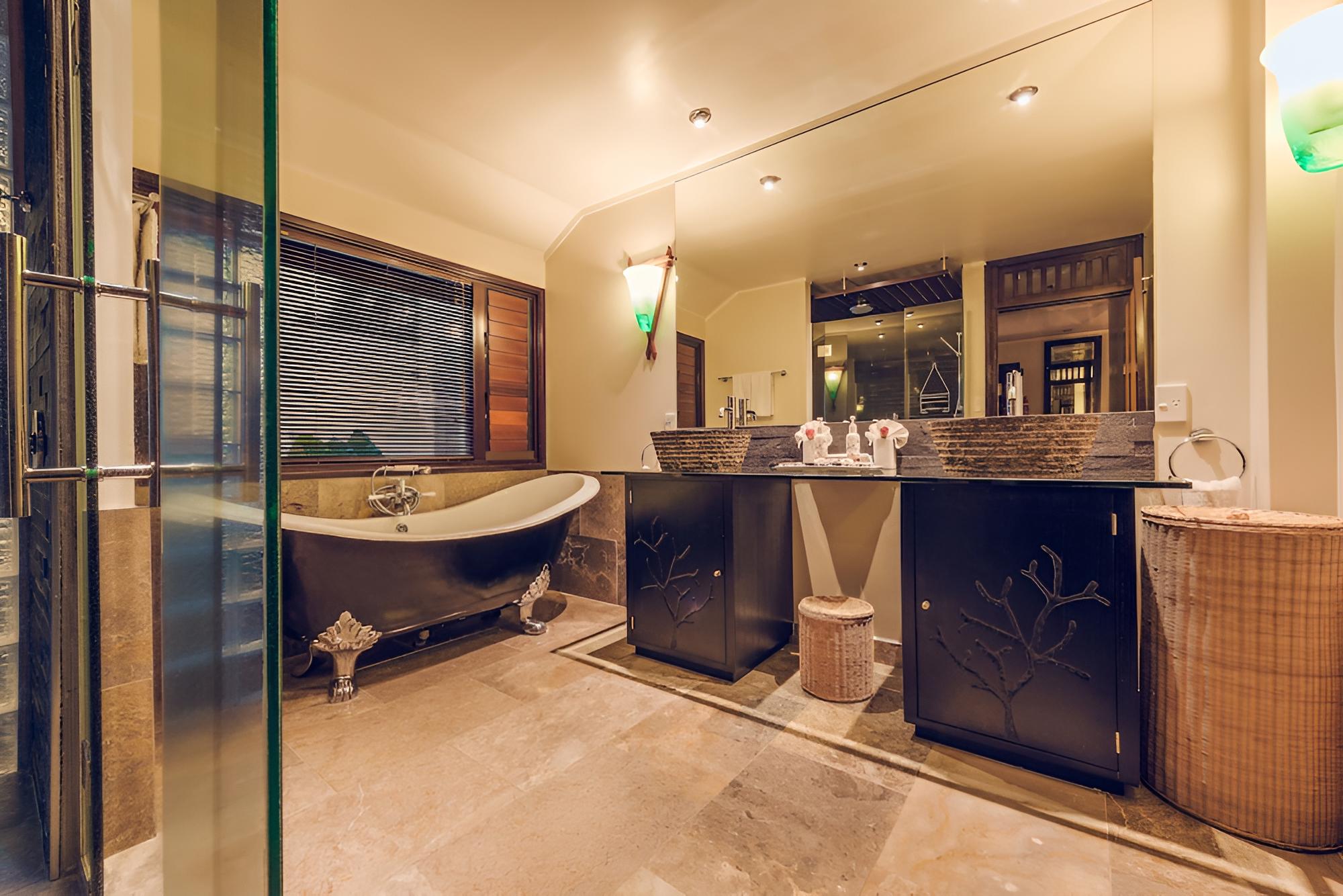 Courtyard Pool Suite - Photo 4