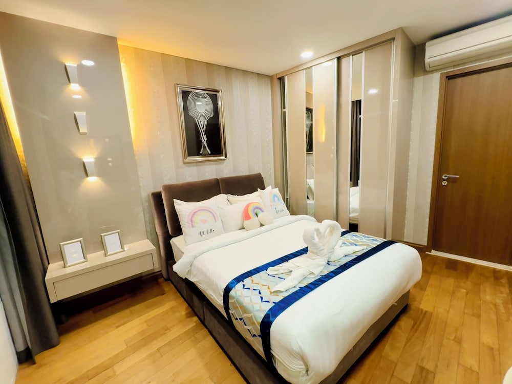 Luxury Apartment, City View