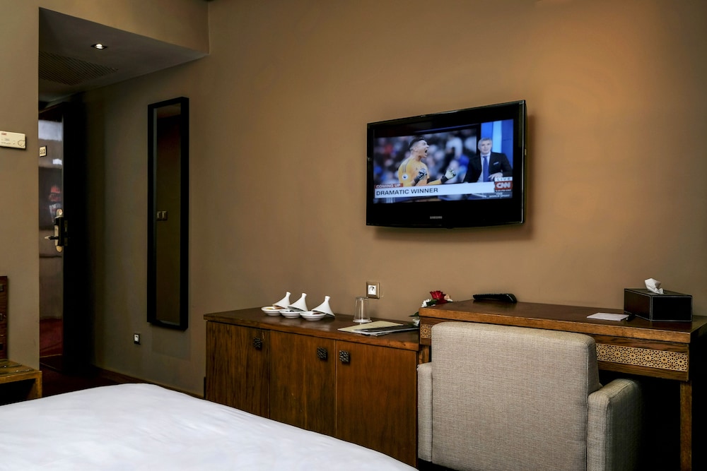 Deluxe Double Room, 1 Queen Bed, Non Smoking, City View - Photo 12