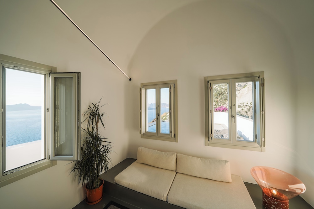 Signature Suite - Photo 1