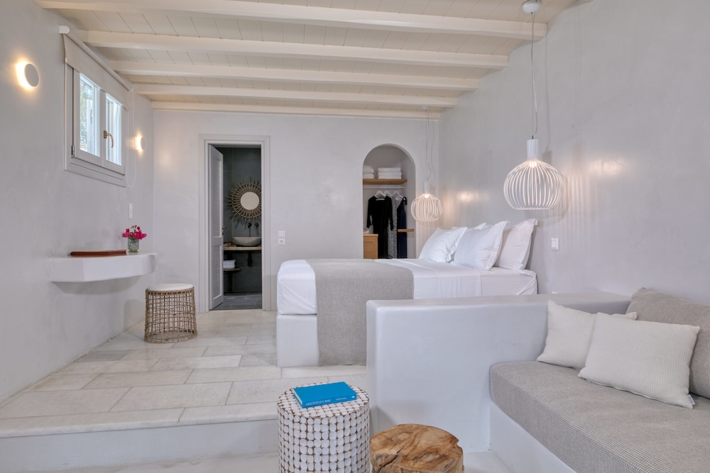 Luxuriöses Zimmer, 1 Queensize-Bett mit Schlafsofa, teilweise Meerblick