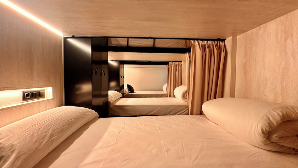 Shared Dormitory, Women only (8 beds)