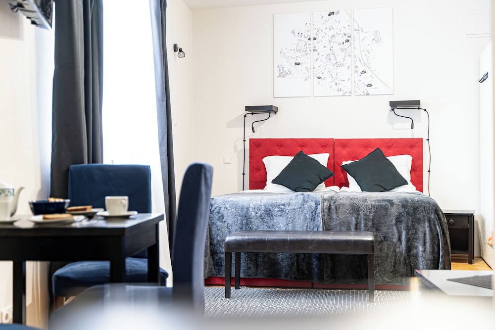 Design Studio Suite, Courtyard View