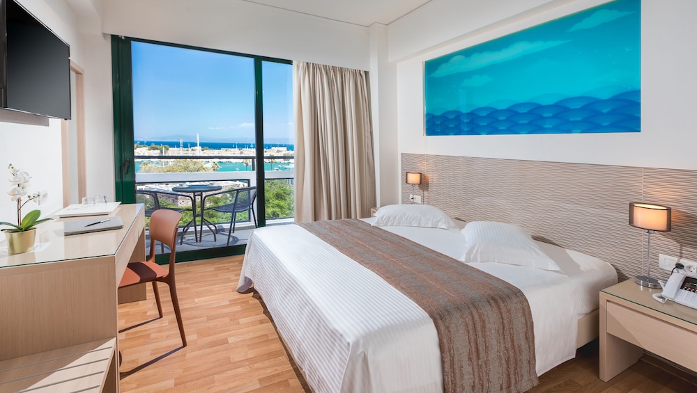 City Studio, 2 Twin Beds, City View - Photo 9