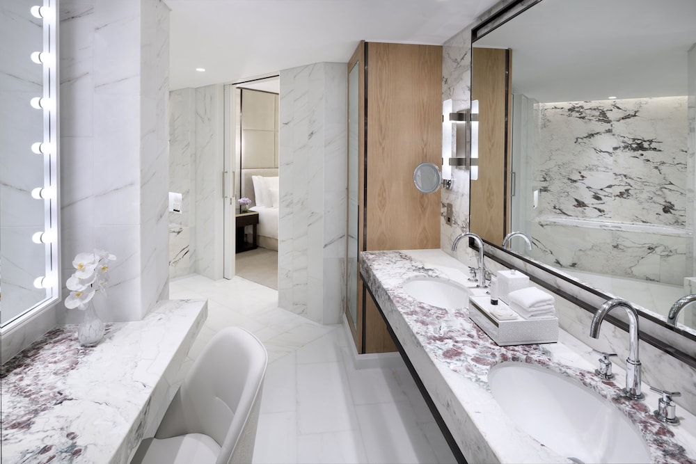 Spa Suite Fountain View photo 3