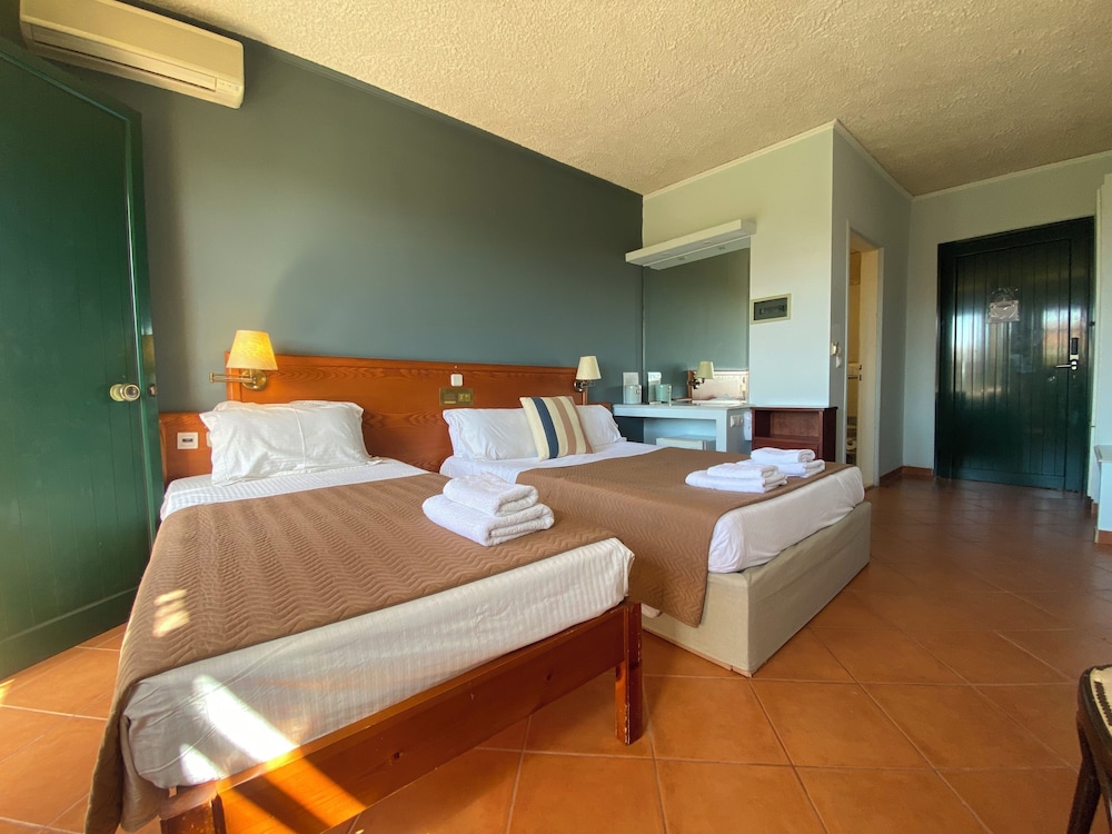 Triple Room, Garden View photo 1