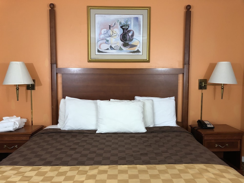 Deluxe Queen Room, 2 Queen Beds, Non Smoking - Photo 4