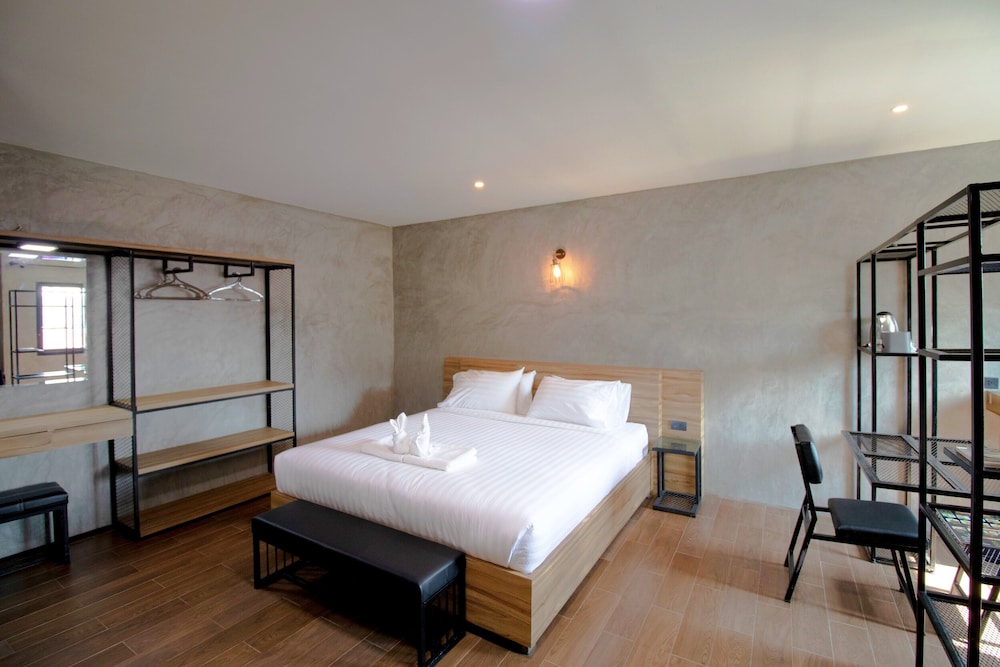 Deluxe Room - Photo 11
