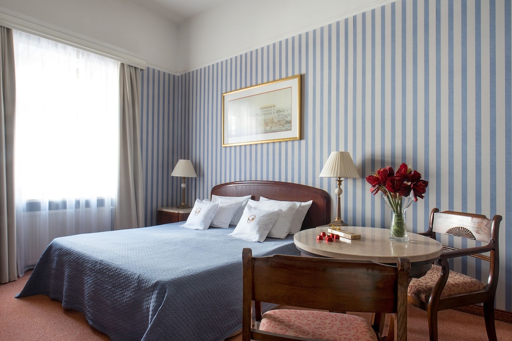Classic Double or Twin Room - Photo 9