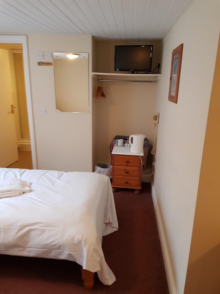 Twin Room, Ensuite photo 3
