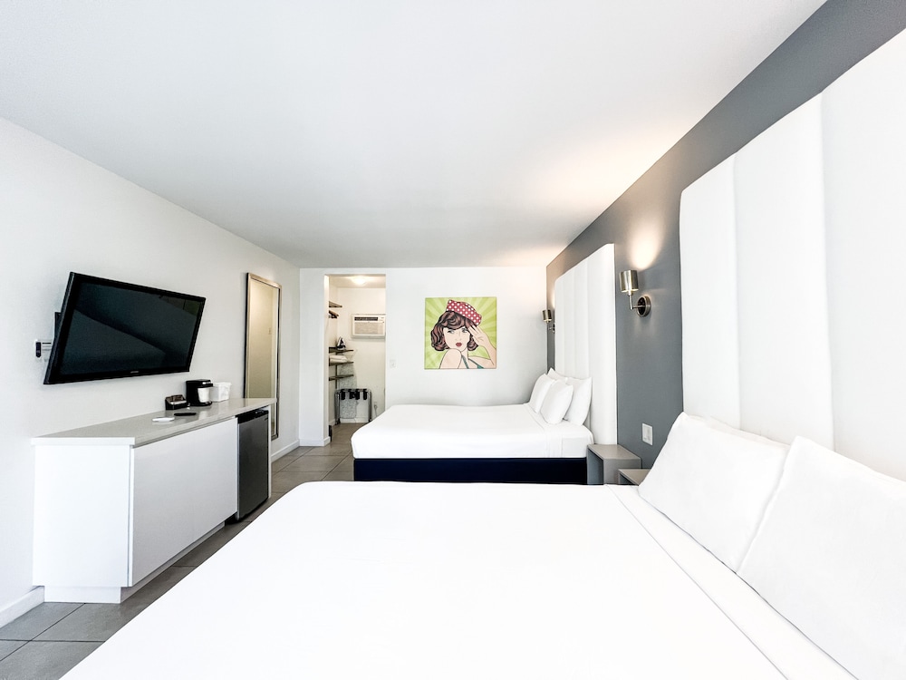Studio, 2 Queen Beds
