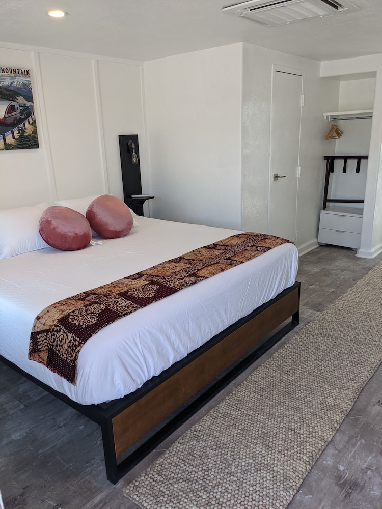 Comfort Room, Mountain View, Mountainside photo 1