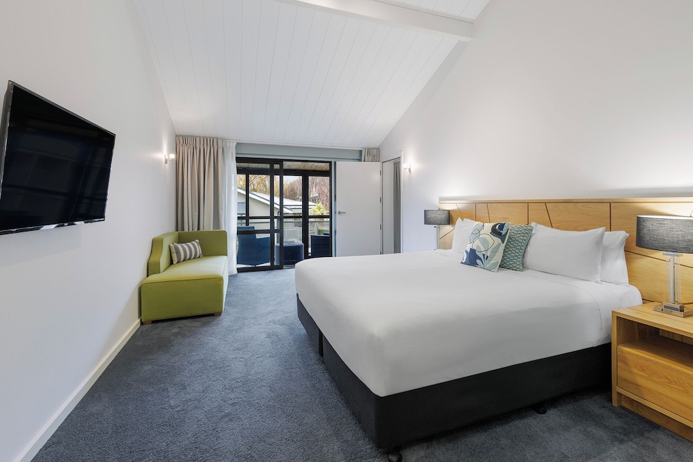 Suite, 1 King Bed, Non Smoking photo 2