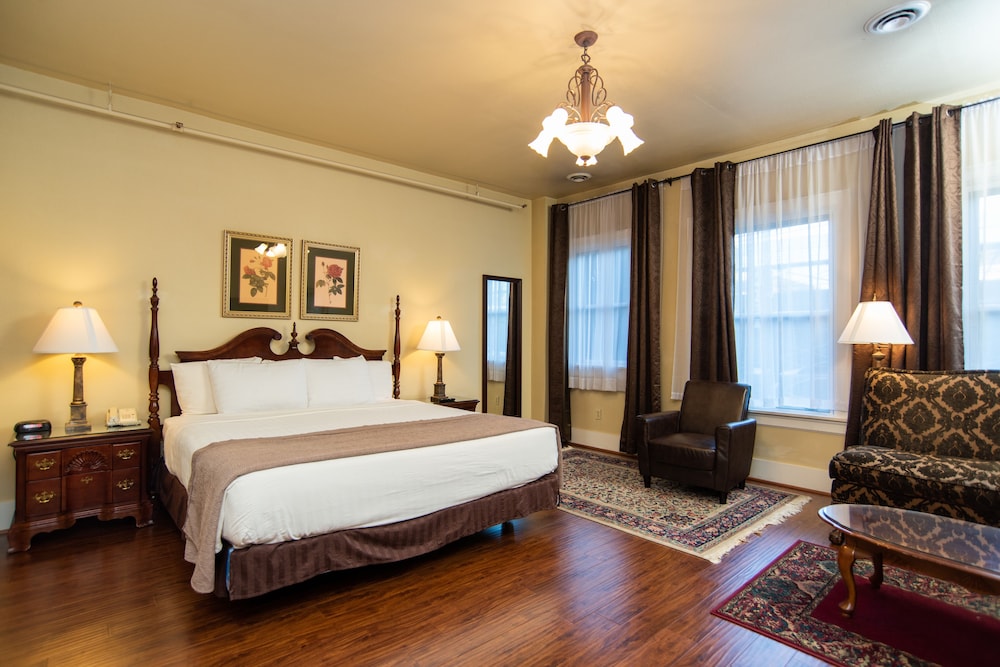 Deluxe Room, 1 King Bed - Photo 2