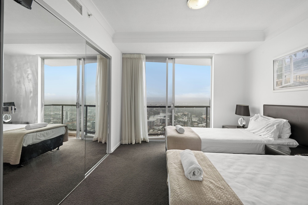 Level 37 Ocean View 3 Bedroom Apartment photo 2
