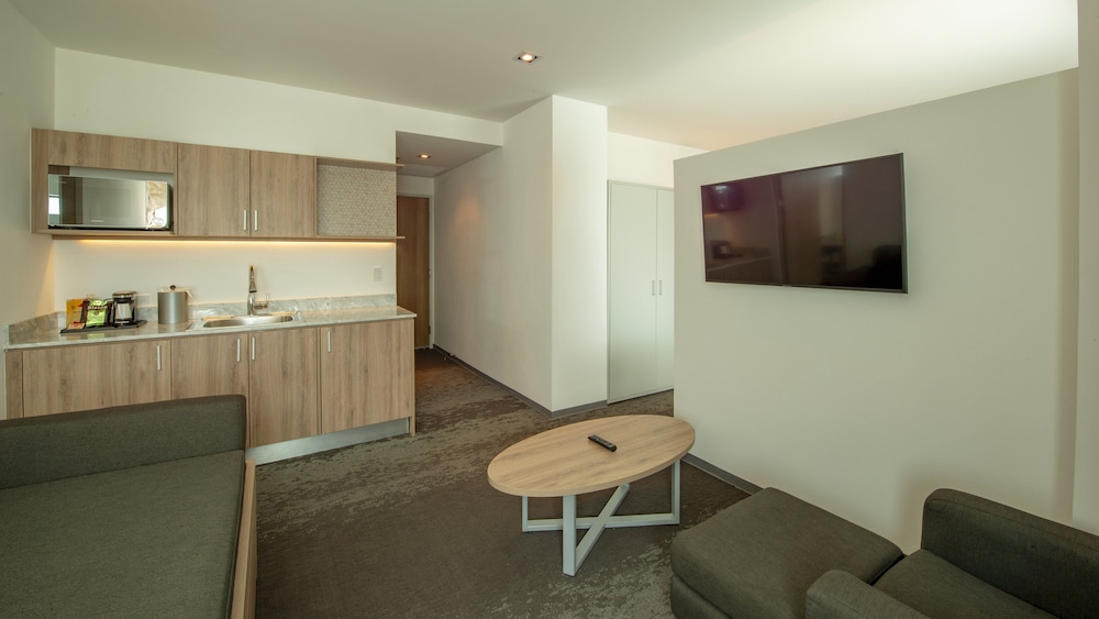 Suite, 1 King Bed (Minifridge) - Photo 3