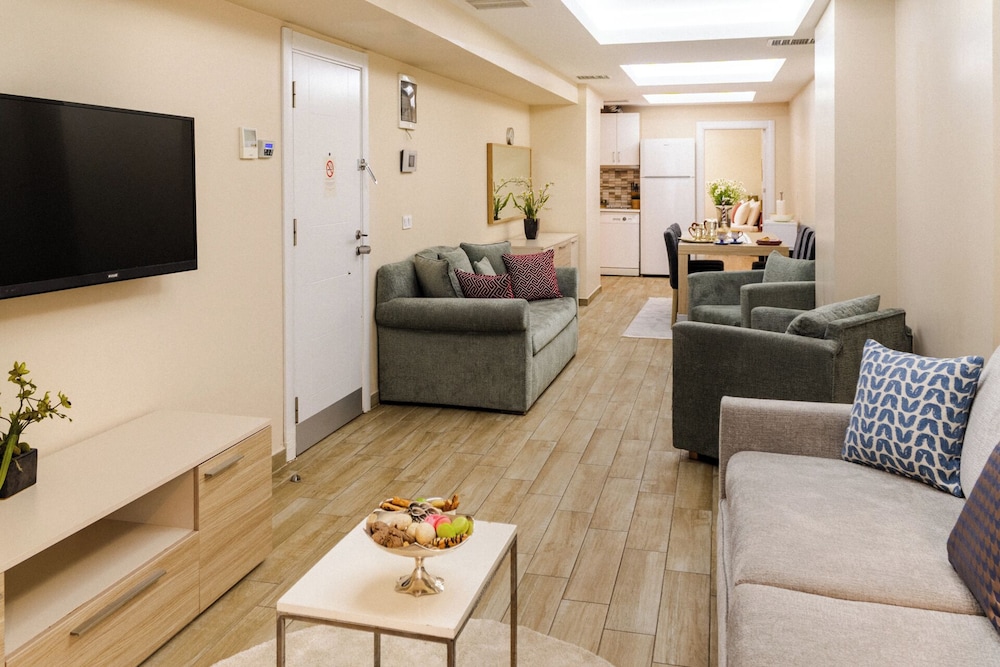 Apartment, 3 Bedrooms, Garden Area photo 2